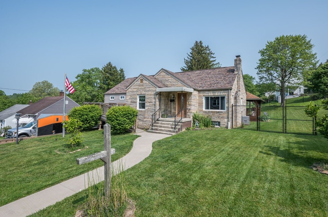 1095 9th St, Waynesburg, PA 15370