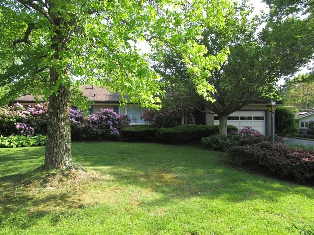 1131 Carmont Dr, Meadville, PA 16335