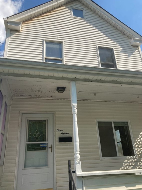 915 Evans St, New Kensington, PA 15068