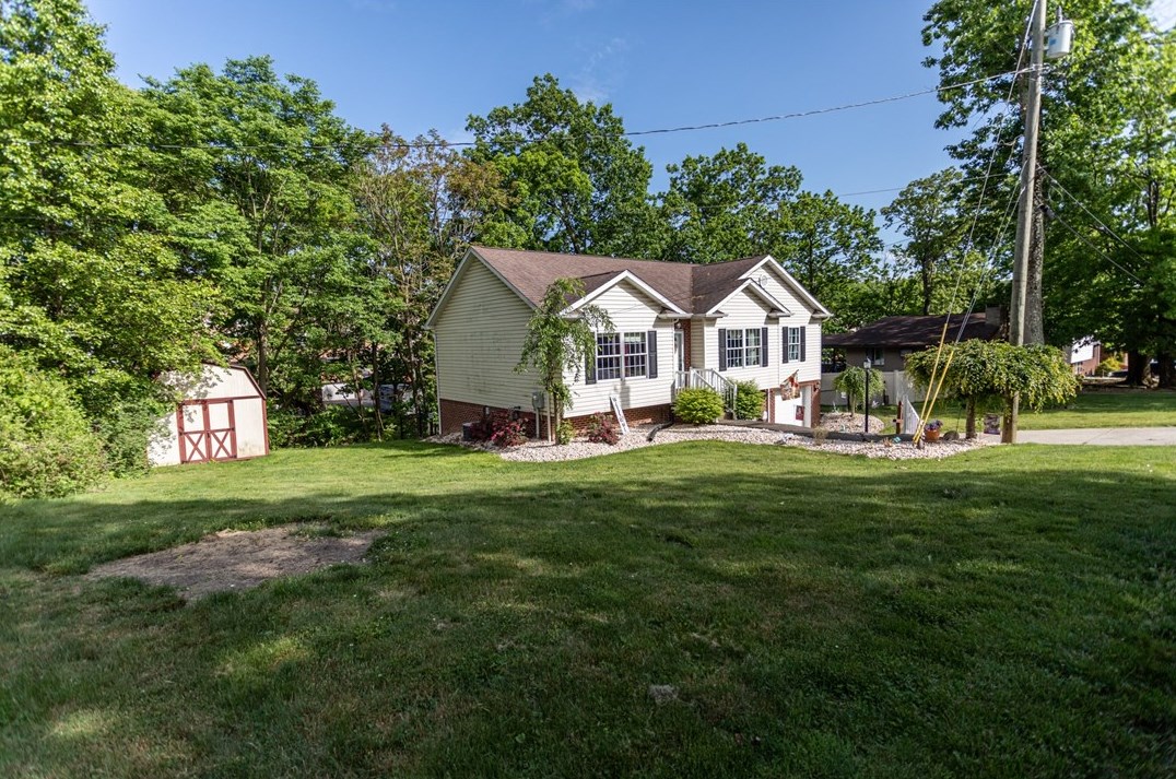 1123 Brookside Dr, Greensburg, PA 15601