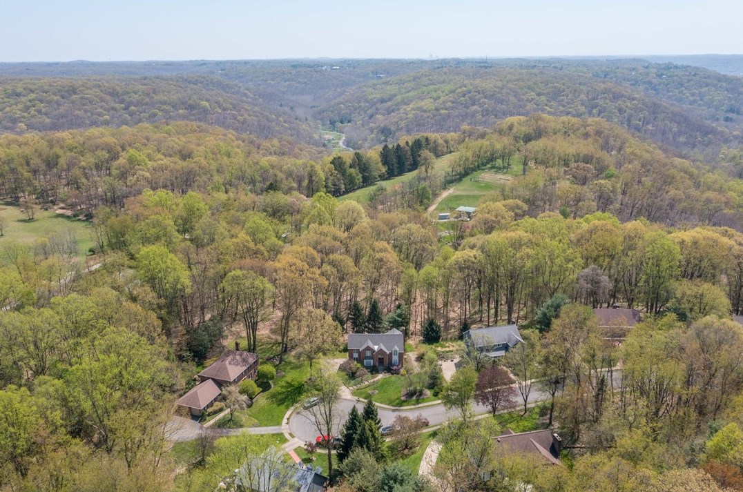 308 Chaucer Ct, Sewickley, PA 15143