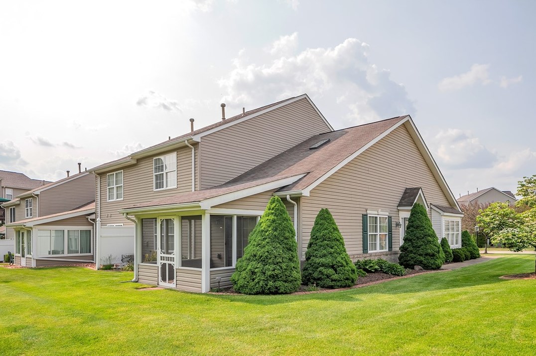 3047 Ironwood Cir, Jeannette, PA 15644