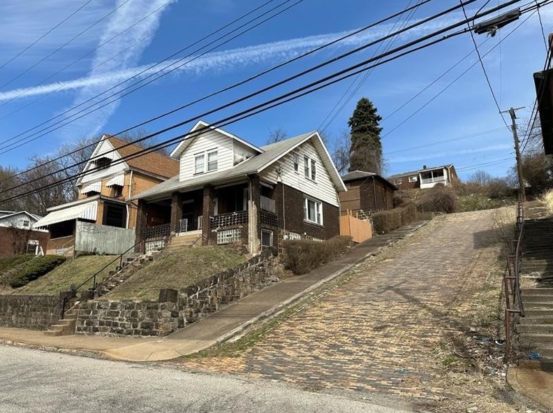 247 Lobinger Ave, Rankin PA  15104-2122 exterior
