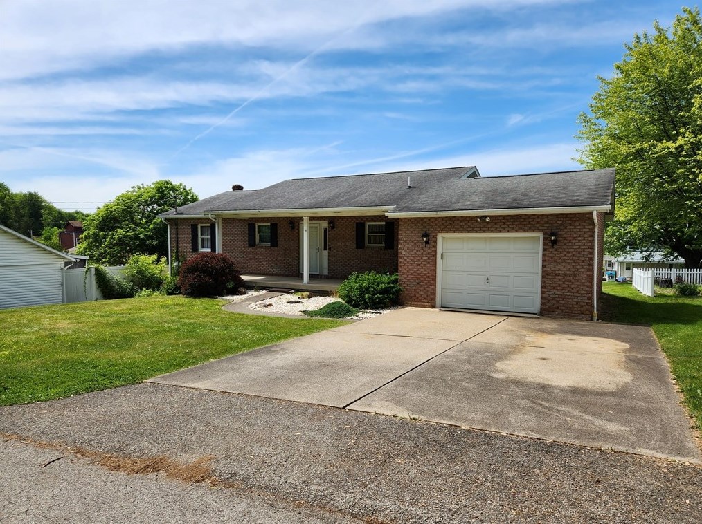 14 Washington St, Latrobe, PA 15650
