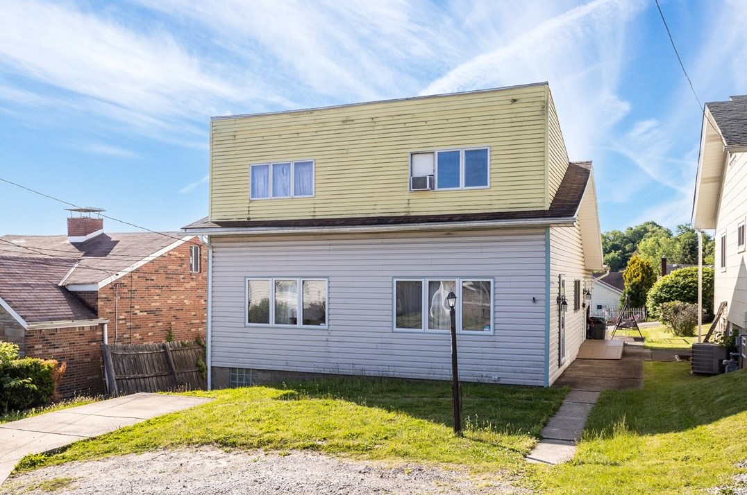 205 University St, Verona, PA 15147