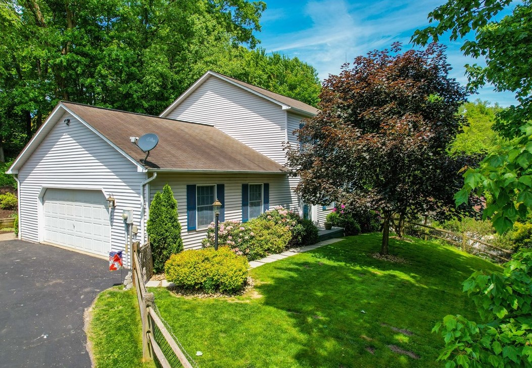 218 E Hilltop Dr, Butler, PA 16001
