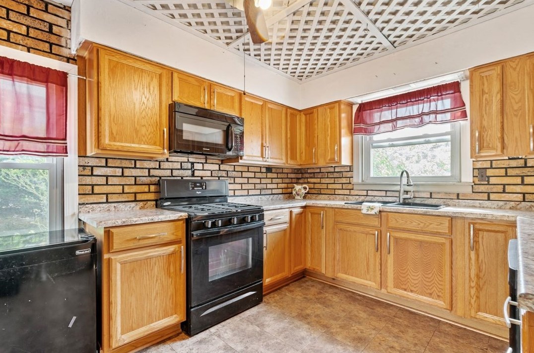 112 Arlington Ave, North Versailles PA 15137-1908 exterior