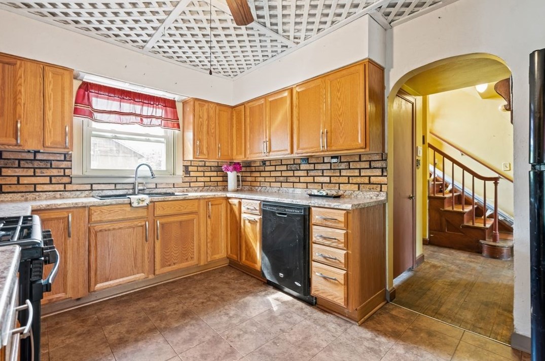 112 Arlington Ave, North Versailles PA 15137-1908 exterior