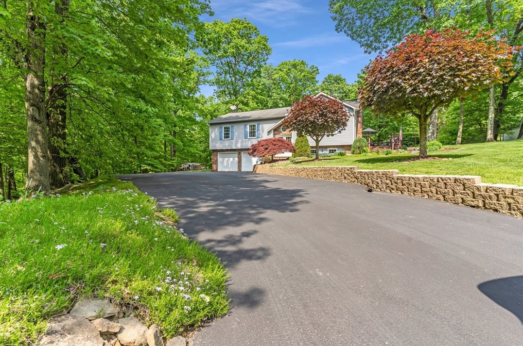 142 Waltz Ml Rd, Ruffs Dale, PA 15679