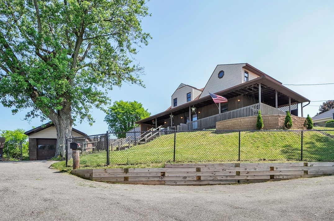 2149 Sunset Dr, Penn Hills, PA 15122