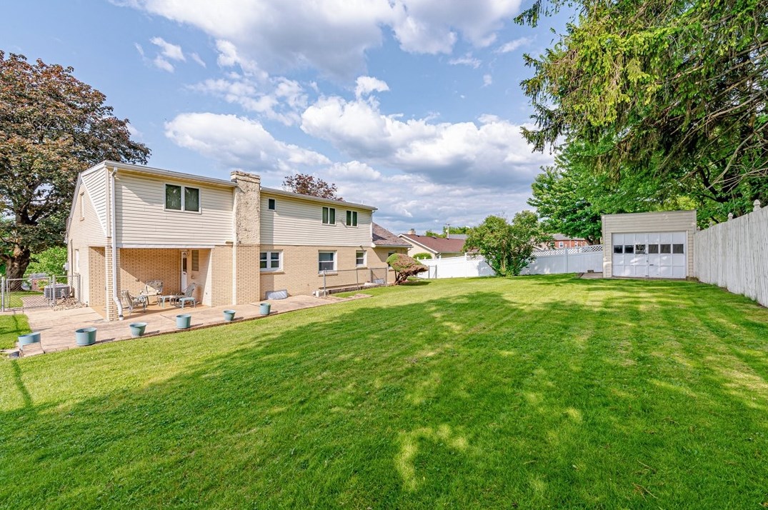 333 Hickory St, Jeannette, PA 15644