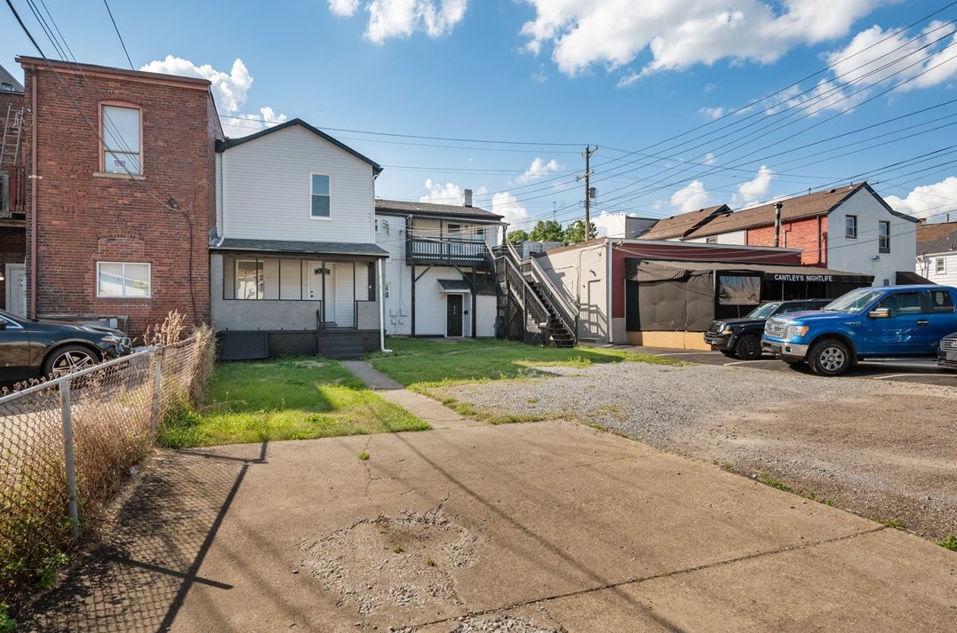 613 Main St, Collier Township, PA 15106-2563