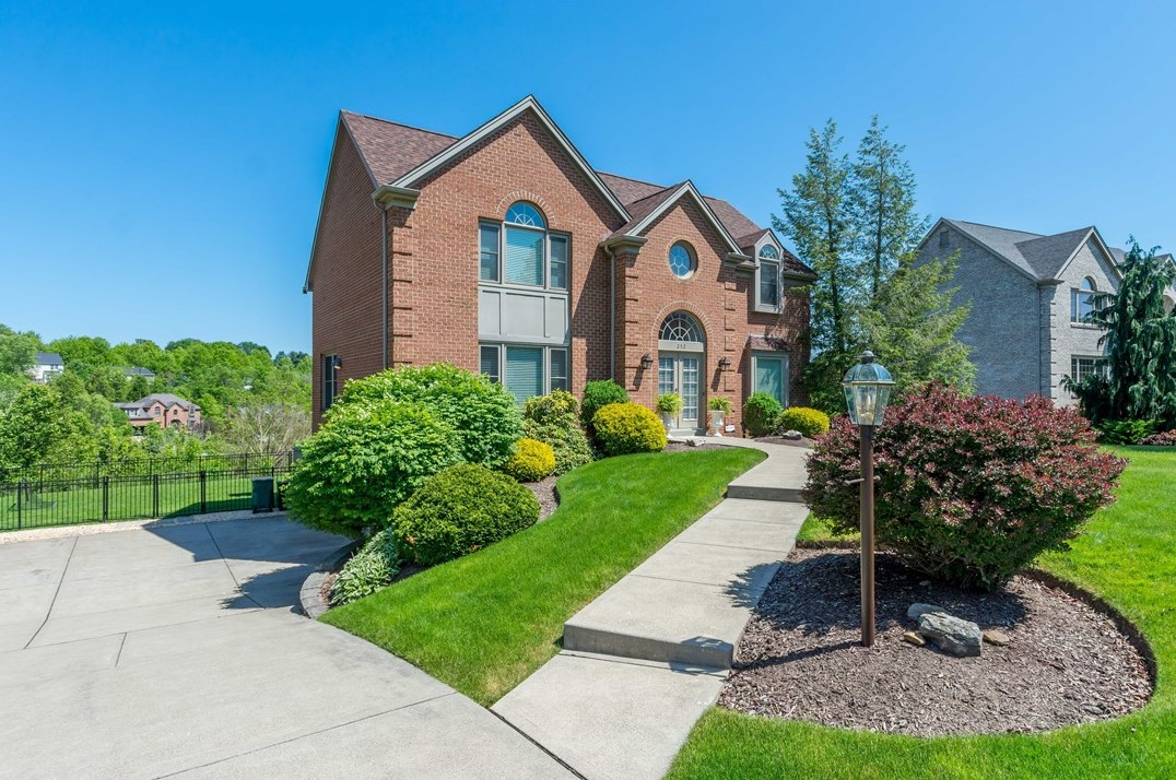 252 William Dr, Canonsburg, PA 15317