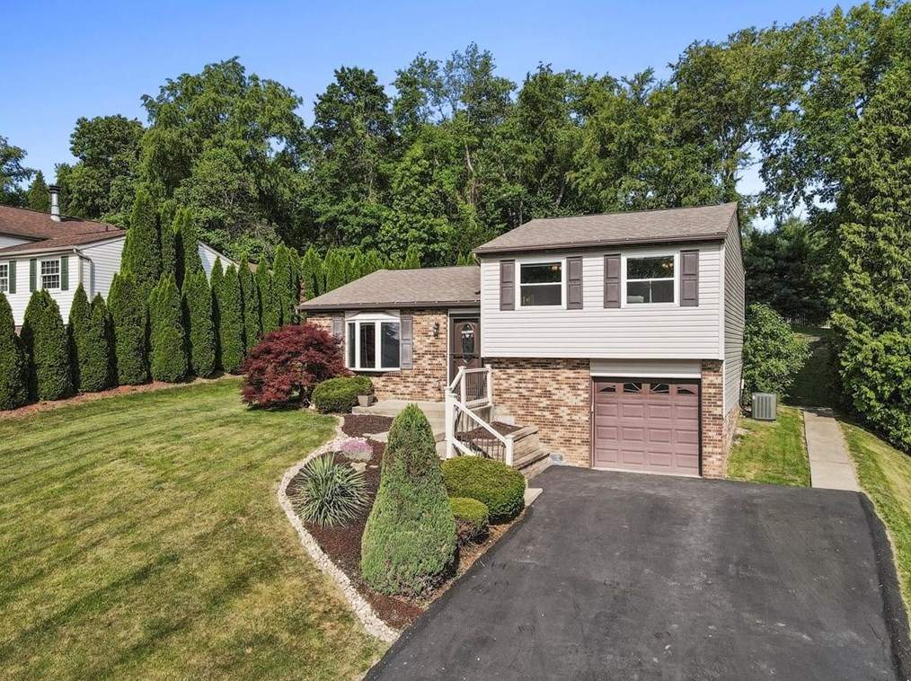 36 Forest Glen Dr, Imperial, PA 15126