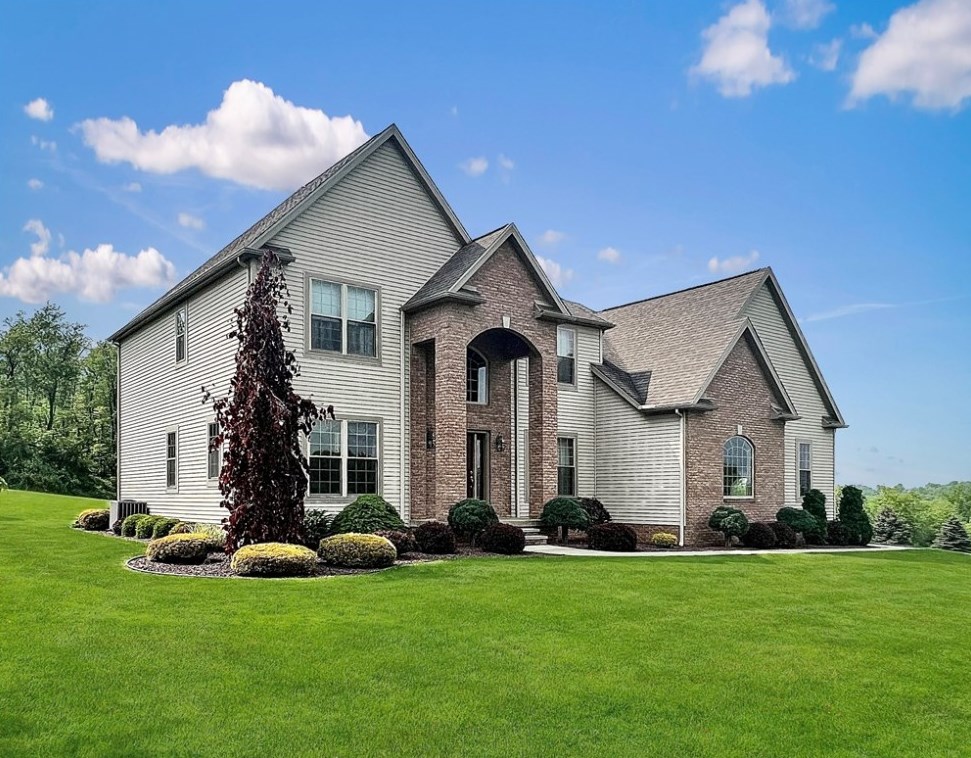 140 Skyview Dr, New Castle, PA 16102