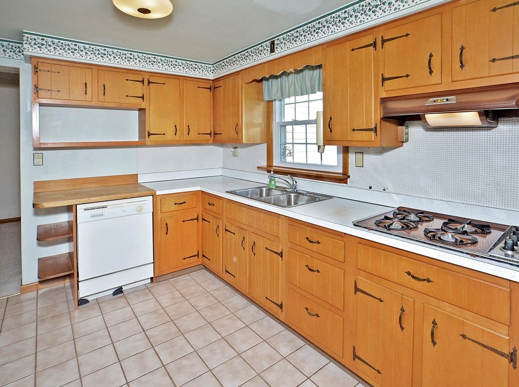 12291 Church Dr, North Huntingdon, PA 15642
