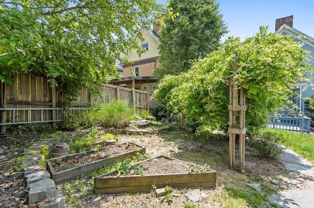 626 7 St, Monroeville PA 15140-1210 exterior