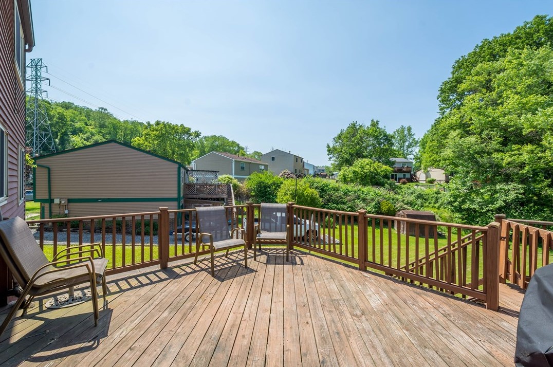 3621 Falmouth Dr, Library, PA 15129