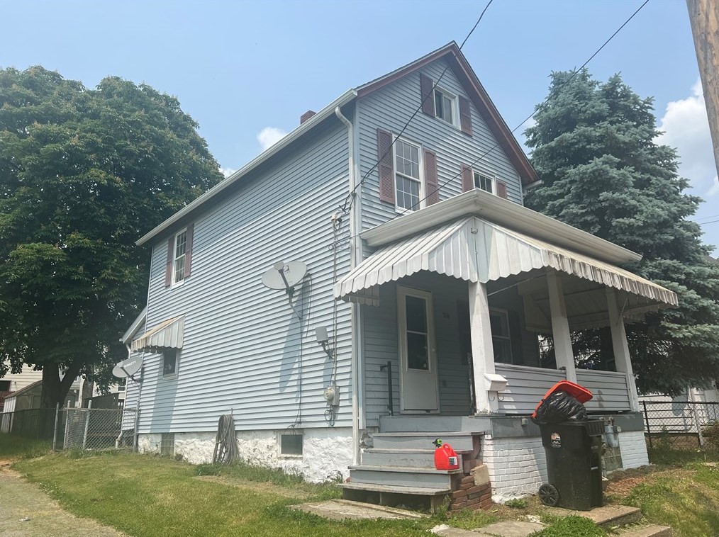 29 W Monroe St, Latrobe, PA 15650