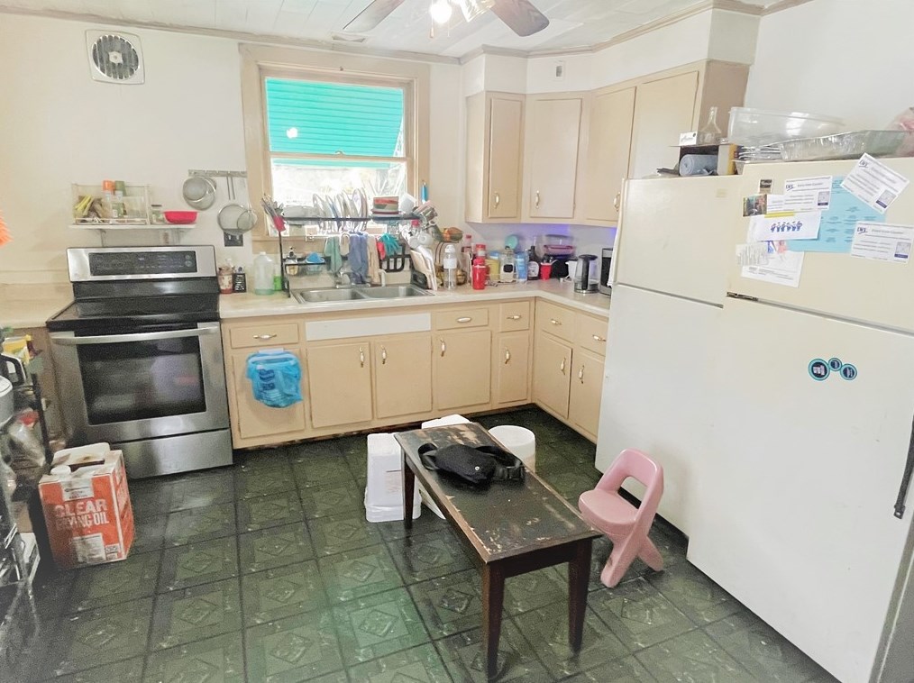 823 Crest Ave, North Charleroi, PA 15022