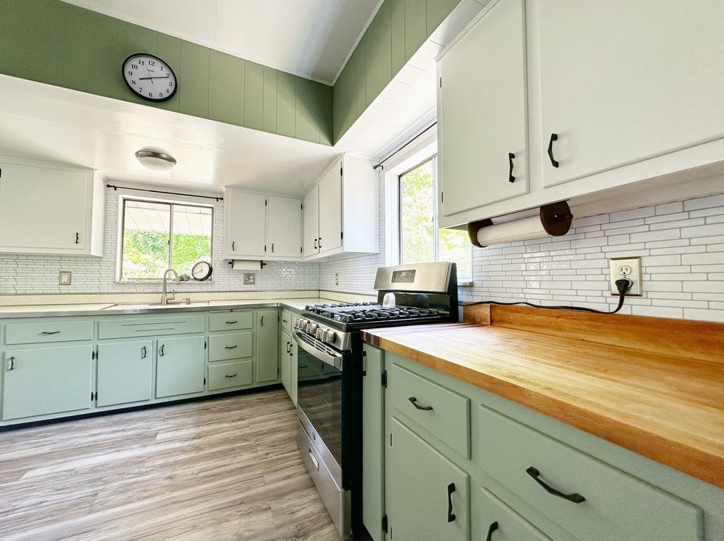 136 Morgan St, New Kensington, PA 15068-2609