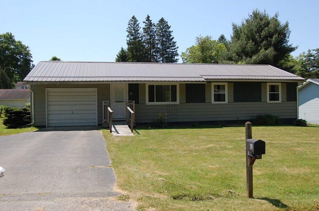 43 Bentley Ave, Greenville, PA 16125