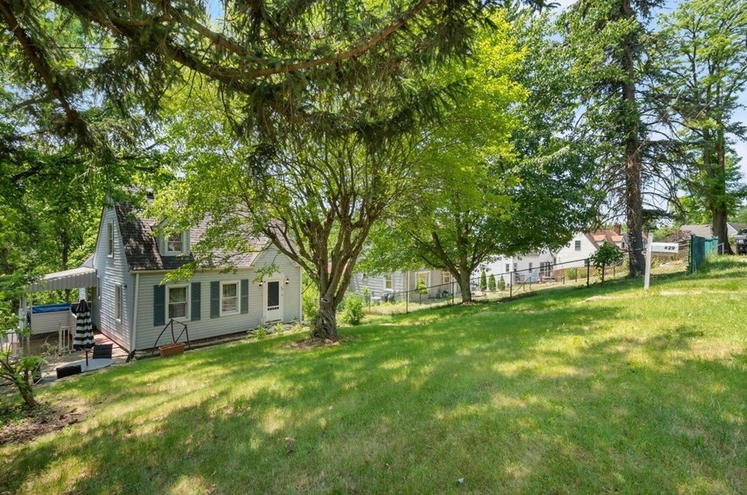 429 Woodland Rd, North Versailles, PA 15137-2047