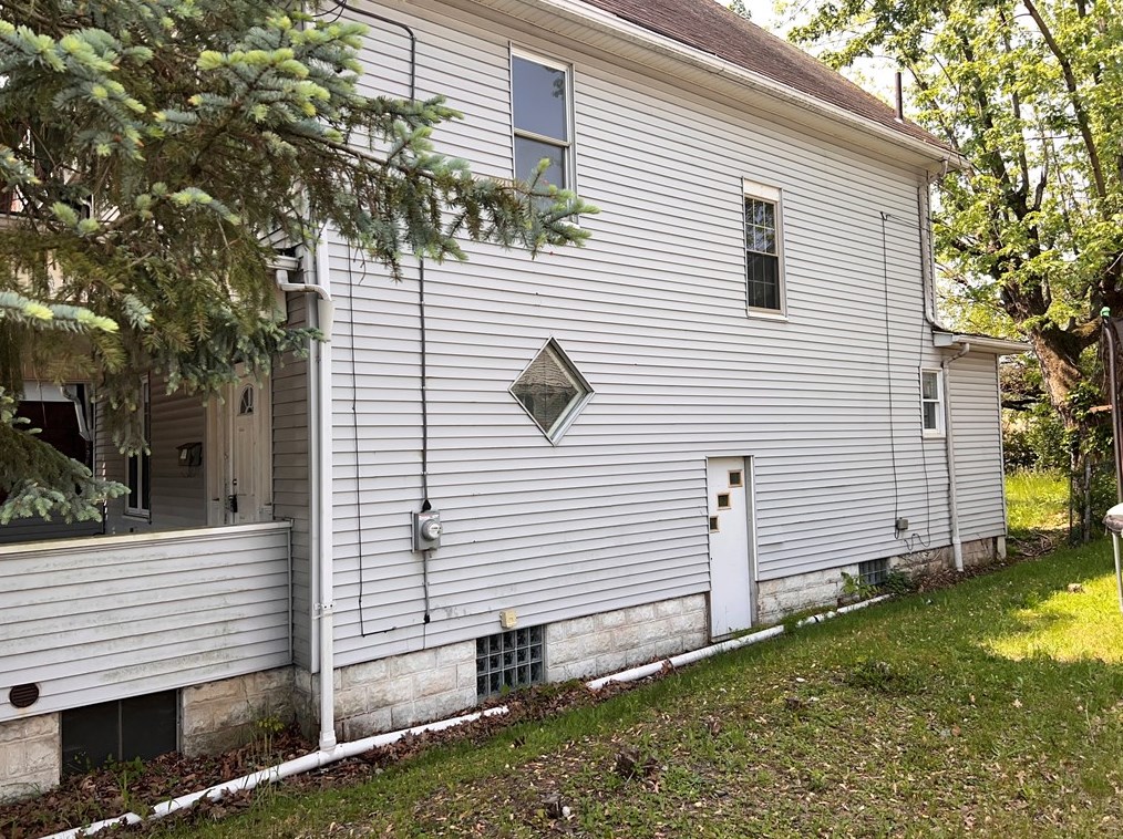 1603 Leishman, New Kensington, PA 15068