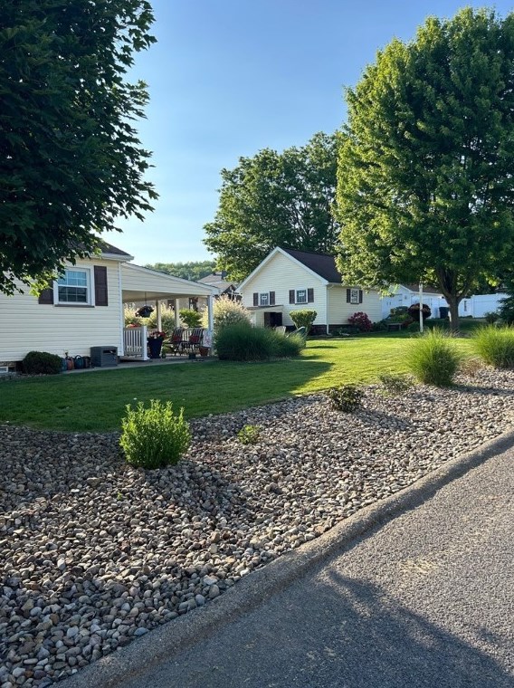 300 Hazel Ave, Ellwood City, PA 16117-1044