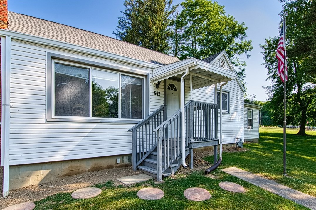 942 Woodside Ave, Ellwood City, PA 16117-1340