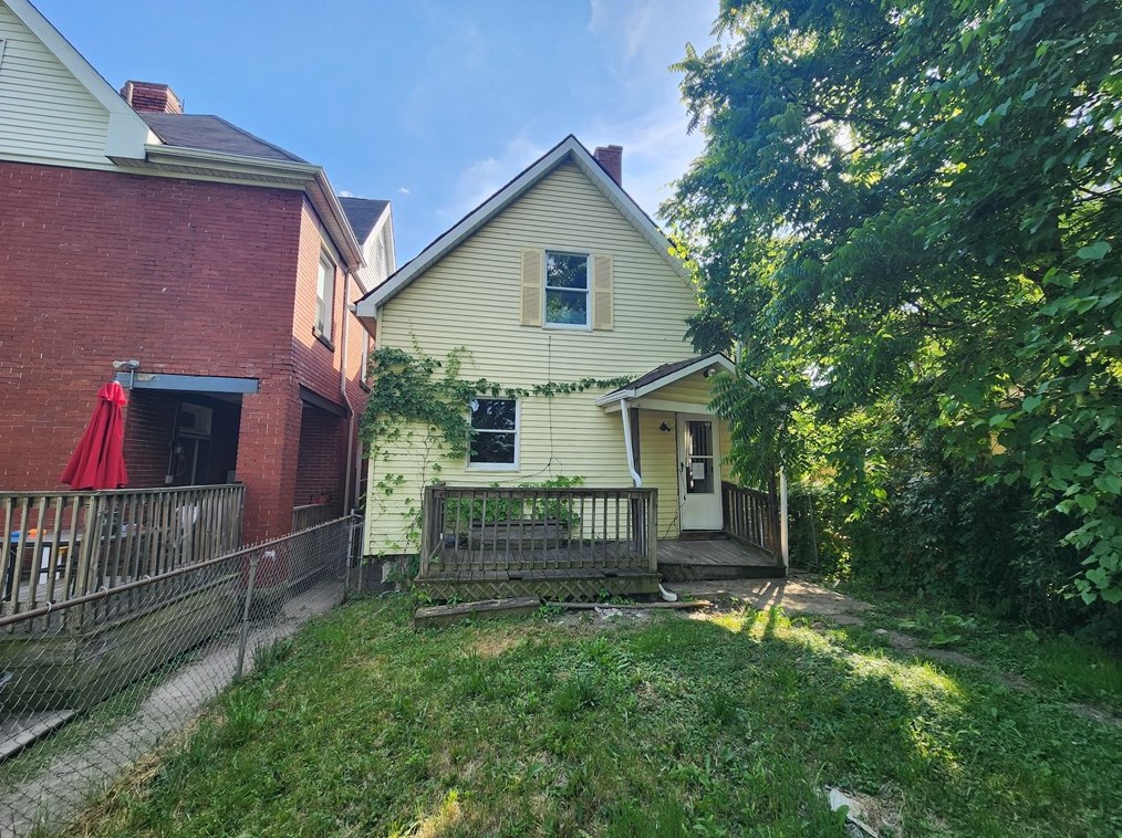 260 Duncan Ave, Washington, PA 15301-4217