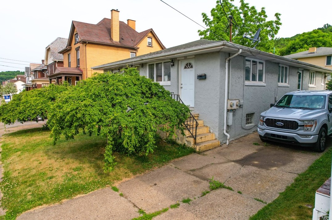 306 Penn St, Butler, PA 16001-4425