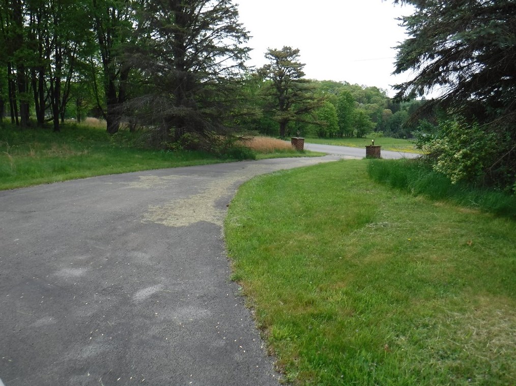 327 Oak Rd, Chicora, PA 16025-3112