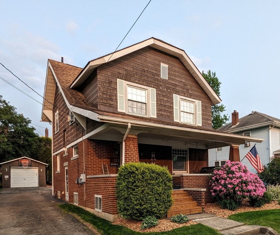 123 White Ave, Hermitage, PA 16146-3053