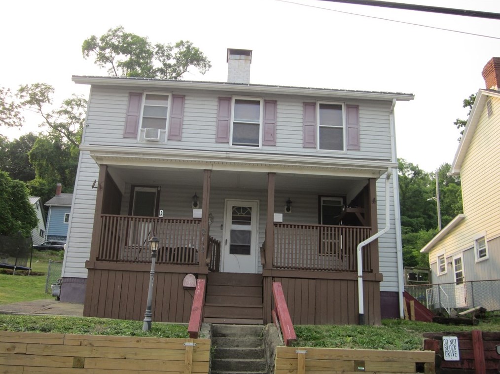 210 11th Ave, Tarentum, PA 15084-1212