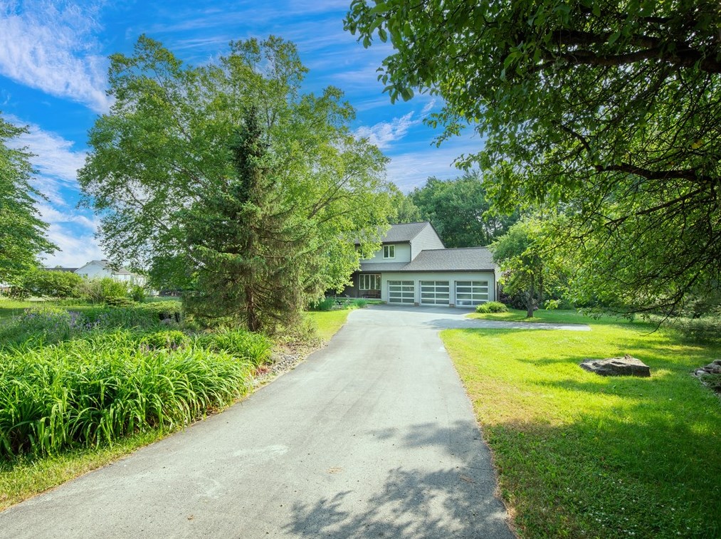 104 Applewood Ln, Slippery Rock, PA 16057