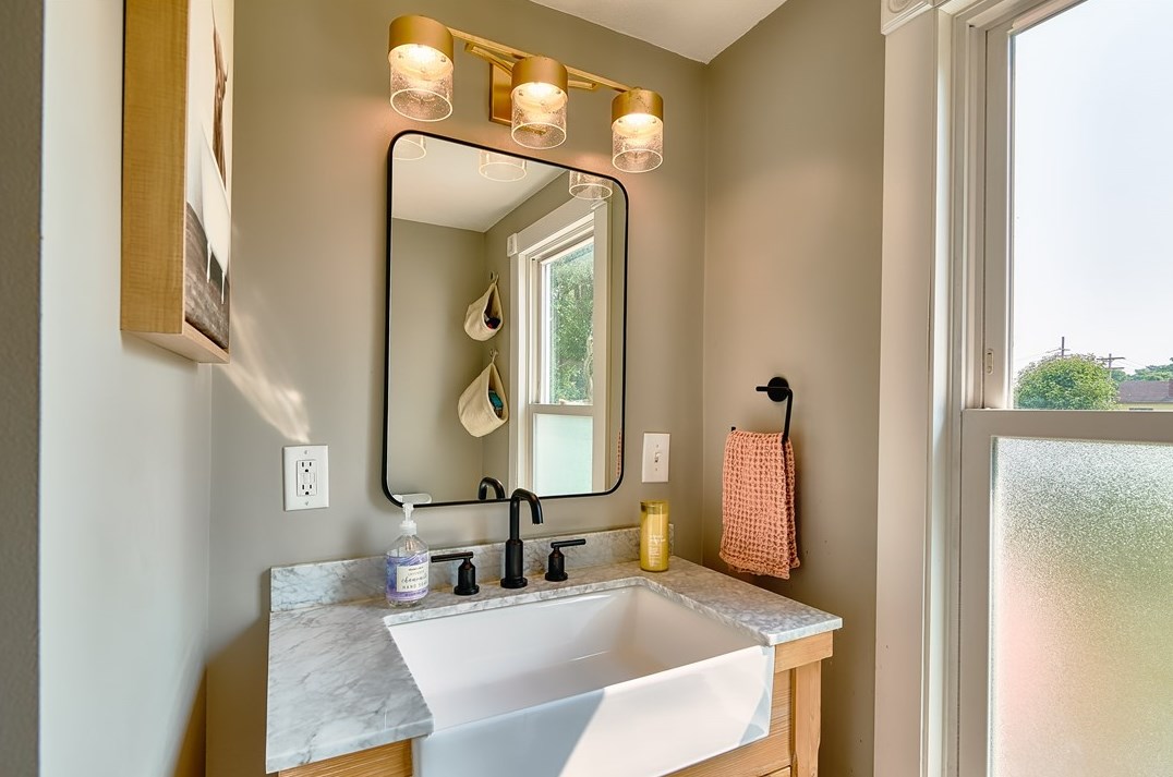 134 Milton St, Zelienople PA  16063-1041 exterior