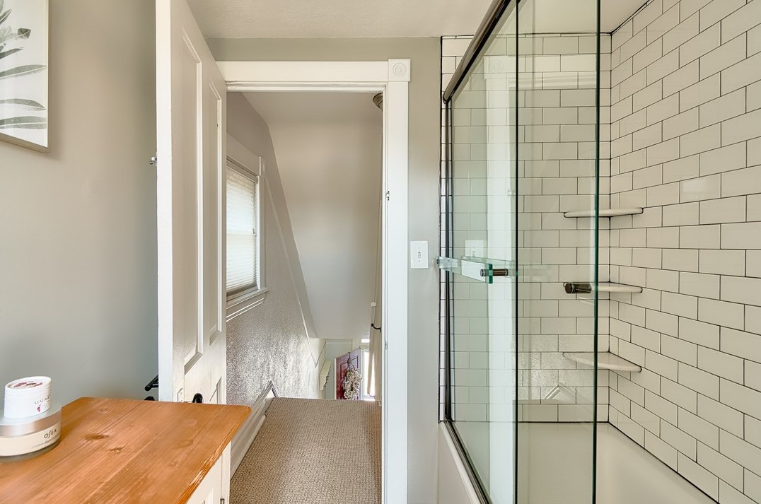 134 Milton St, Zelienople PA  16063-1041 exterior