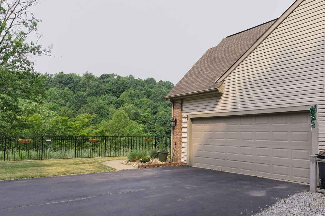 498 Cooney Hollow Rd, Sewickley, PA 15143