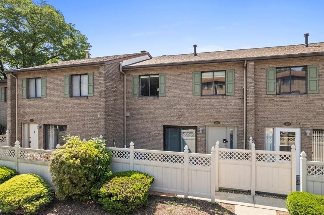 105 Georgetown Ln, Export, PA 15632-1521