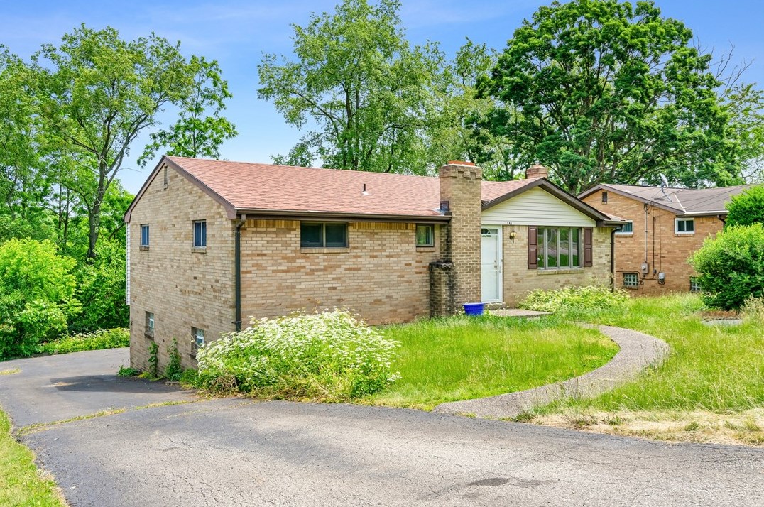 143 Sunset Dr, Washington, PA 15301-2619