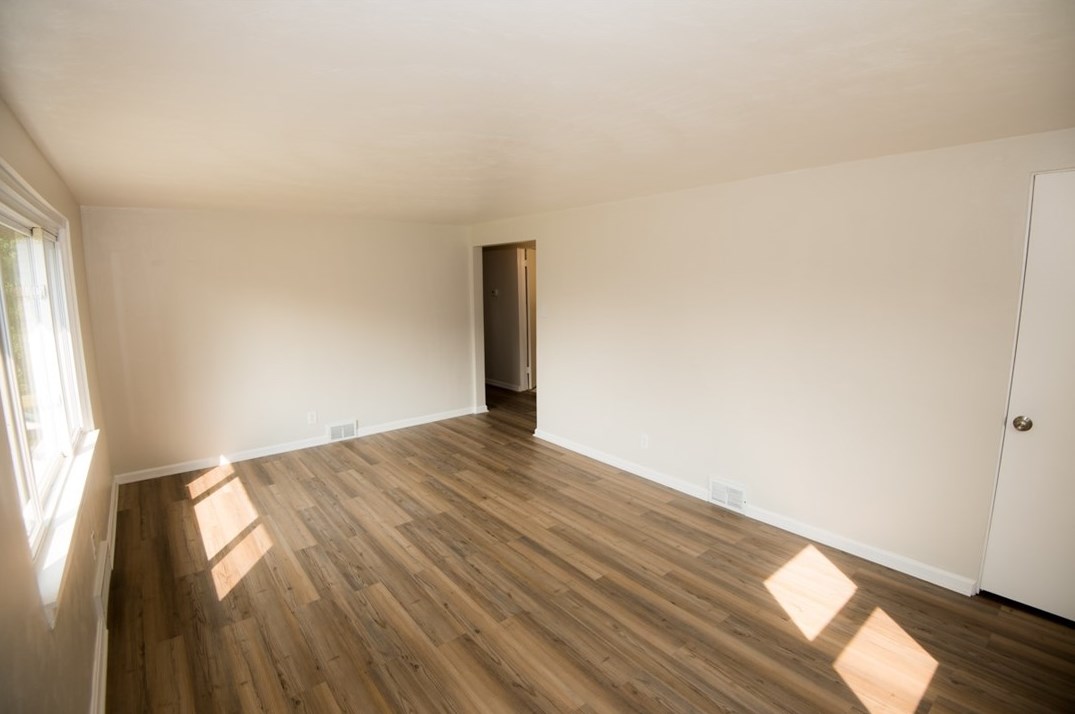 2023 Marshall St, Tarentum, PA 15084-8431