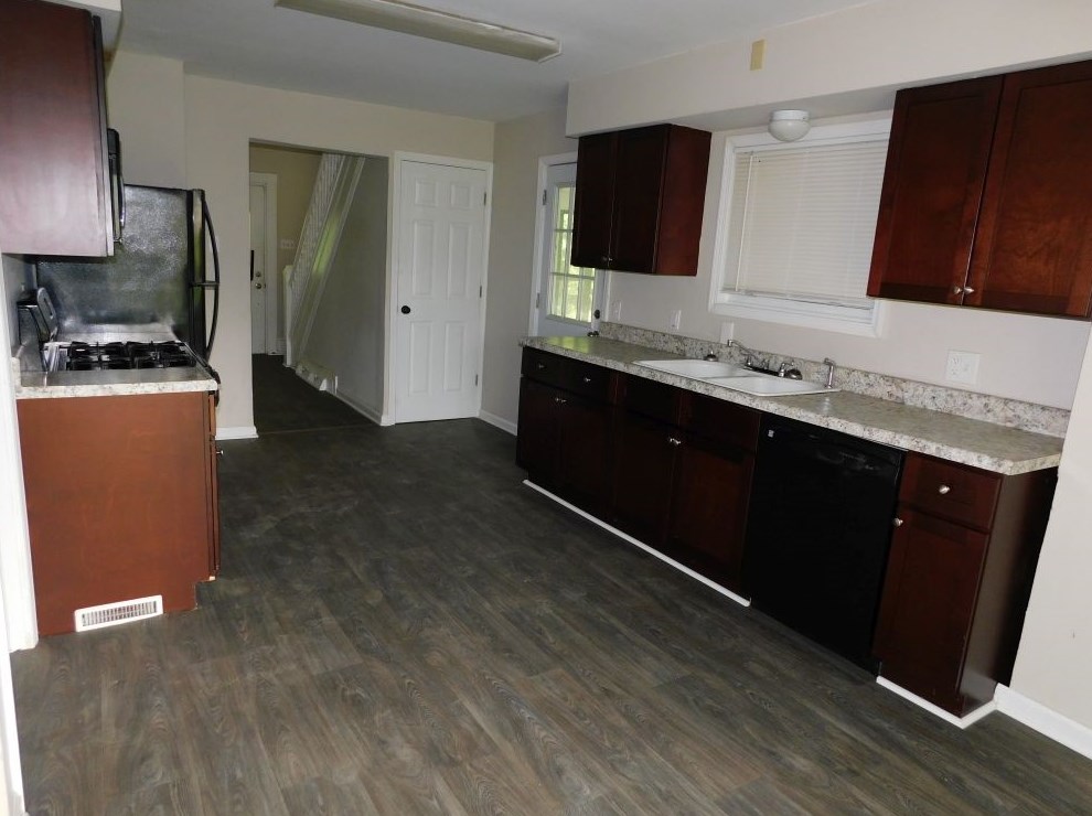 1527 Penn Ave, Hermitage, PA 16150