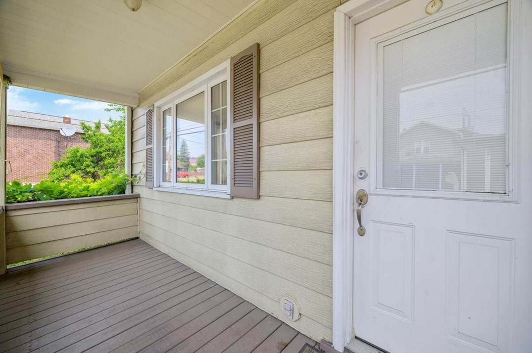 202 Colfax St, Springdale, PA 15144-1508