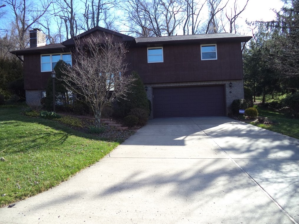 17 Christine Ln, North Charleroi, PA 15022