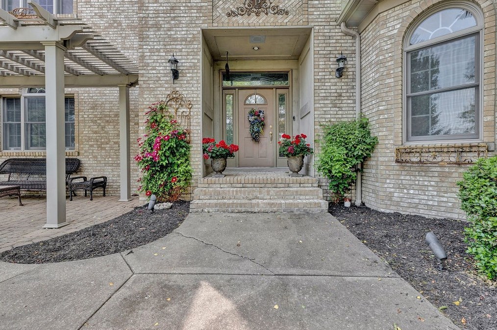 137 Walnut Ridge Dr, Beaver Falls, PA 15010