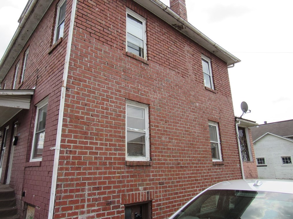 304 Park Ave, Ellwood City, PA 16117