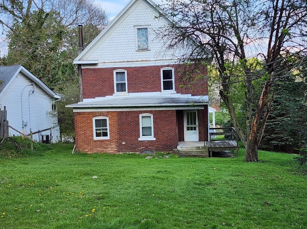 138 11th St, Indiana, PA 15701-2671