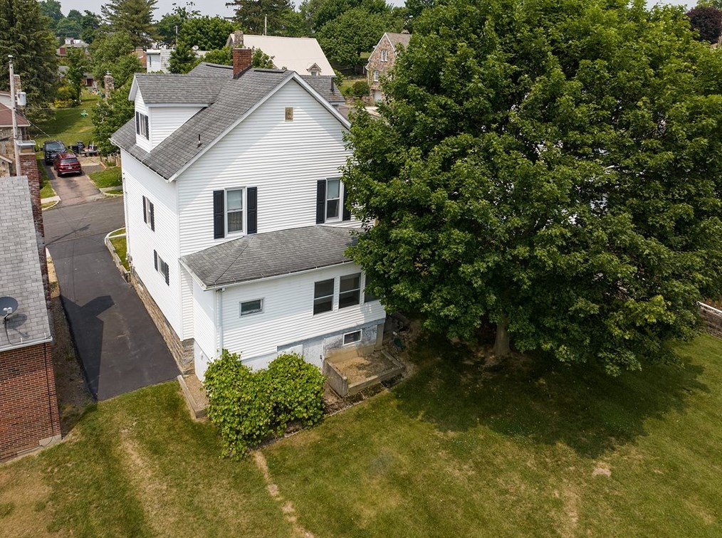 239 W Catherine St, Somerset, PA 15501