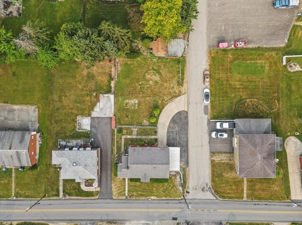 90 N Thompson Ln, North Huntingdon, PA 15642